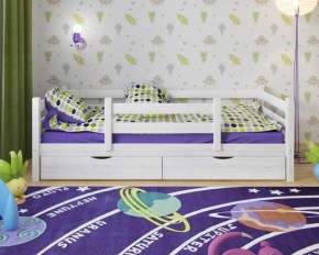 Детская кровать из массива березы Соня-5 (Белый/Лак) в Когалыме - kogalym.ok-mebel.com | фото